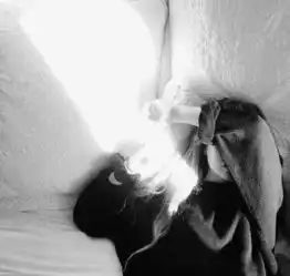 刻薄嘴欠和幽默是两回事,口无遮拦和坦率是两回事,没有教养和随性是两回事,轻重不分和耿直是两回事