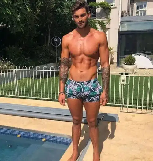 另类励志小胖弟瘦身成功变肌肉猛男床伴破两百人