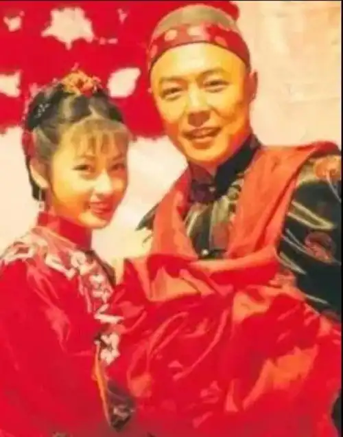 与大25岁张铁林地下情多年,嫁大23岁演员退圈,如今成人生赢家