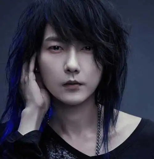 男版孙燕姿曾红极一时,因抑郁出家,如今长发飘飘再度复出无人晓