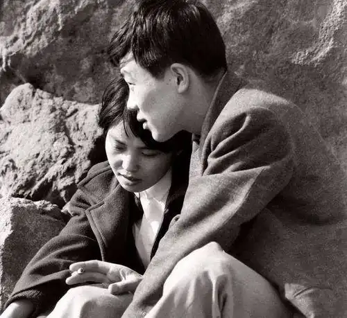 江西男子两度失恋,藏身大山21年,竟徒手凿出三室一厅