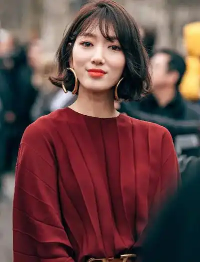 男神收割机朴信惠撞衫孙怡,在颜值上就输了,网友不忍直视啊