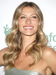 告别刻意感欧美明星无妆感妆容示范