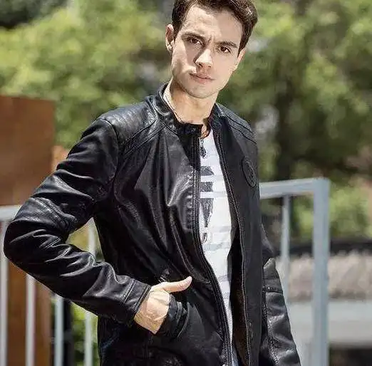 男人春节别再穿西装了,太正式穿这样的皮衣出门,帅炸倍有面