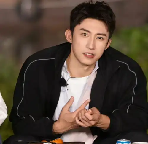 没分手黄景瑜聊天记录曝光,使用情侣头像,曾被传和热巴已结婚