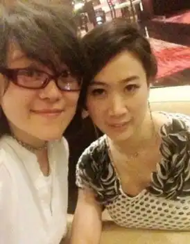 芙蓉姐姐变知性白富美秀淡妆家居照