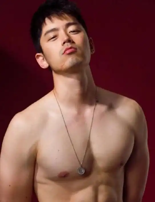 台湾肌肉男模黄景,晏人物为他拍摄的写真,性感迷人,超级喜欢男生