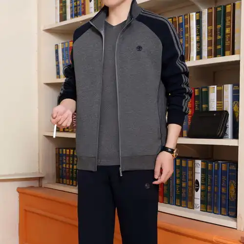 男人50再不打扮真成老伯,少穿老气款,多穿这样的男装,很减龄