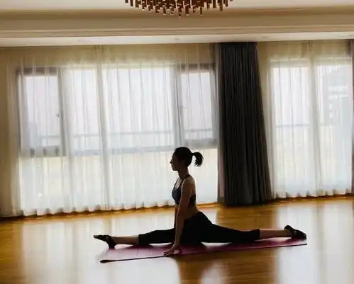 高云翔澳洲庭审,董璇晒瑜伽照秀身材,对前夫官司不关心