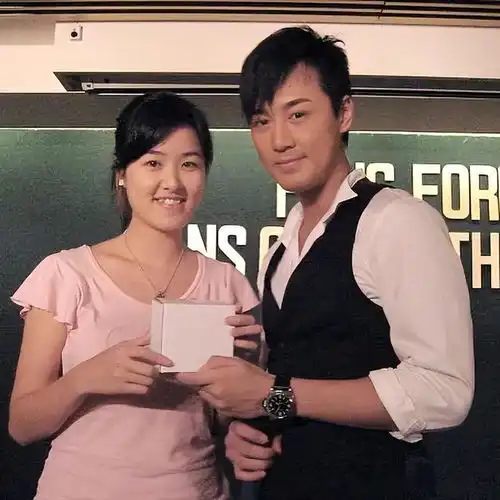 小三上位成功前港姐获男友浪漫求婚,曾粗口形容林峯被斥没教养