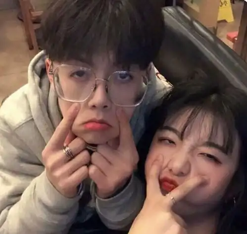 异地恋情侣长期分居,男生是否想念女友听这些大猪蹄子心里话