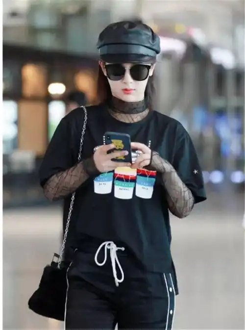 三伏天一定不要穿防晒衣,学学杨紫杨幂,这样穿清凉防晒又时髦