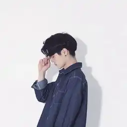 想知道这个男的是谁谁还有他的照片