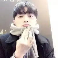 小清新男生头像图片帅气暖男专属时间把亲密变成客气