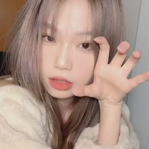 小众且高级一眼惊艳的女生头像