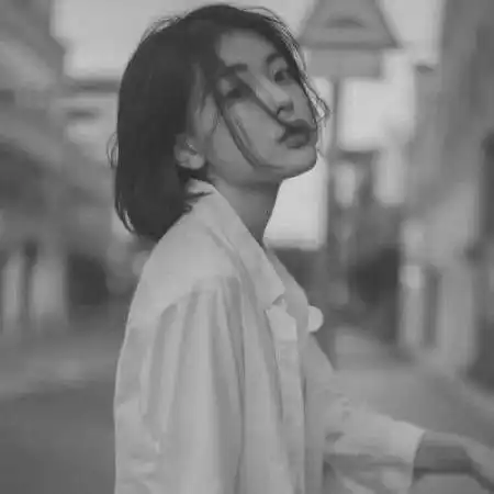微信黑白女生颓废伤感头像,浪漫和极端都还给你