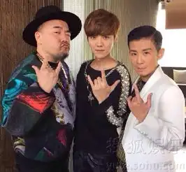 吴君如变猛男过程曝光上身贴硅胶似全裸