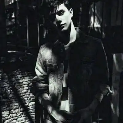 超霸气暗黑系男生头像