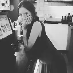 女生头像丨时间终将我对你的爱消耗殆尽心底