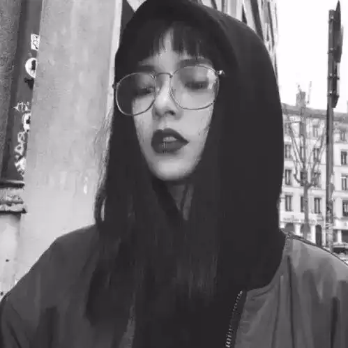 除非互相喜欢,否则所有的深情都只是打扰