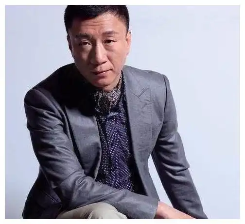 小正太鹿晗的车,中年大叔孙红雷的车,您们觉得谁的更有内涵呢