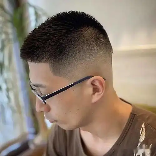 阳光帅气的男士发型短发,使你更具男性魅力