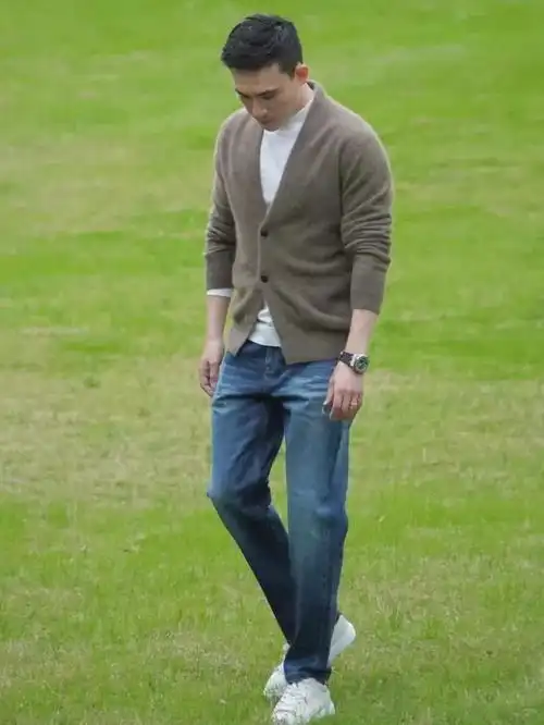 建议中年男人运动鞋尽量别穿ajyeezy,换成这3种更有品味