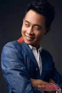 型男张译的帅气短发打造简单时尚的卷发示范发型师姐