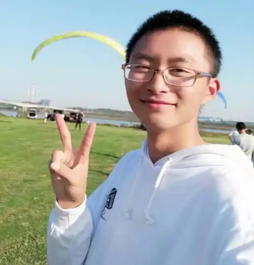 第一届湘大男生自拍大赛,快来pick你心中的最佳选手
