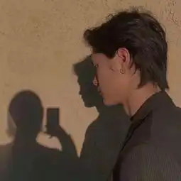 经典爱情语录不主动给你发消息的男人,就是不够爱