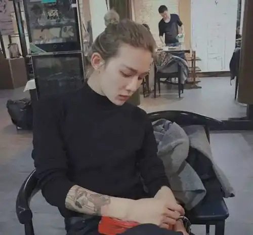 抖音男神费启鸣也逃不过网红照妖镜,而她被称赞是网红的一股清流