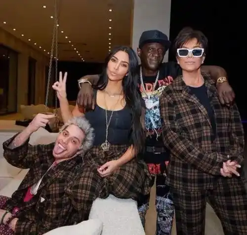 金卡戴珊正式离婚,28岁喜剧演员将转正,41岁谈了11任男友