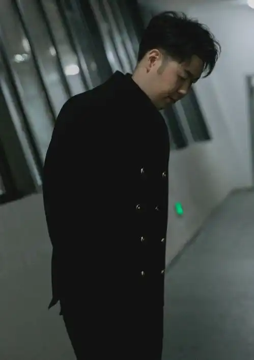 杜海涛为爱减肥如整容,看到他穿西装样子后像中版权志龙