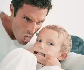 每一个不中用的娃爸身后,都有一个管太宽的娃妈