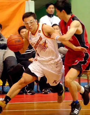 中国男篮最矮的球员,比徐杰矮2厘米的励志人物,却因血书门下课