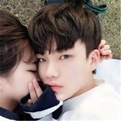 清新的情侣头像双人,要用微笑去掩饰一切