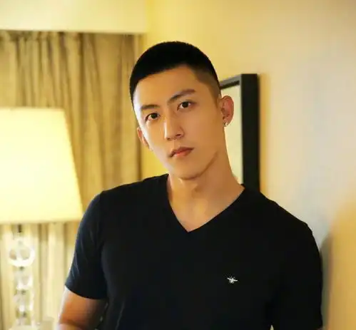 男明星帅不帅先剃个寸头看看,全靠颜值撑起来的发型