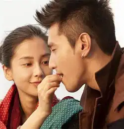 ab曾素颜和赵又廷拍电影,陈德容的脸快变画板了