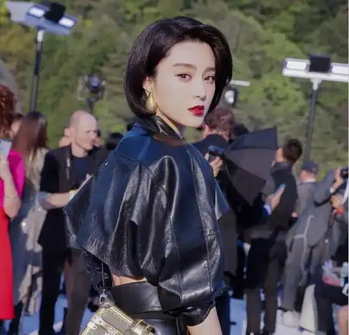 范冰冰李晨情侣档新戏发布,看人撒狗粮还不如学她的短发撩自己的男神