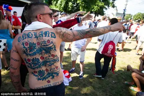 一言不合就秀身材世界杯球场上的霸气肌肉男