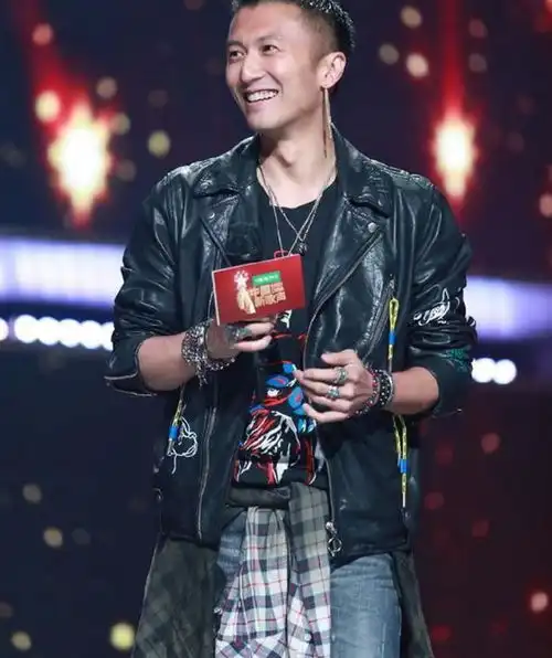 中国新歌声谢霆锋周杰伦同框,潮流打扮秒杀其他导师