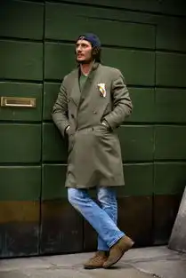 绿色外套搭配图片男,绿色外套配什么颜色裤子男,绿色外套搭配男
