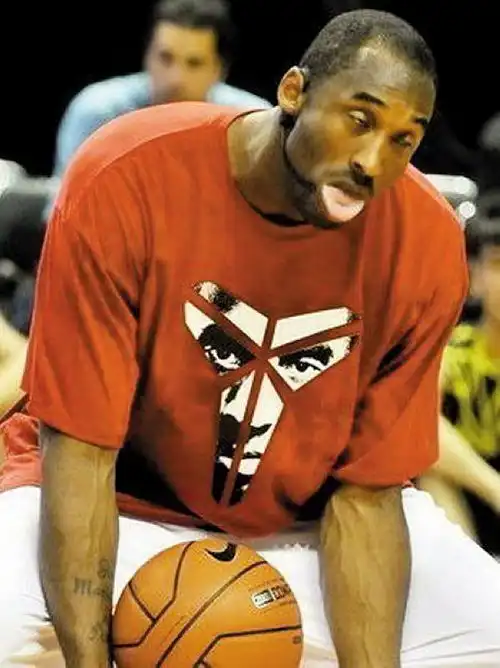 扭曲面部姚明经典暴走杰拉德鼻孔错位