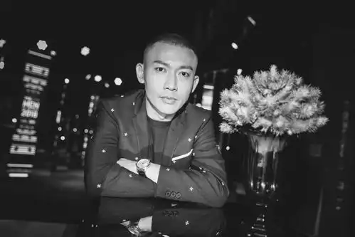 成熟型男聂远西装革履帅气写真