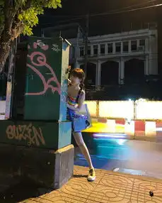 组图泫雅穿彩虹吊带紧身裙甜美娇俏与男友同框甜蜜秀恩爱