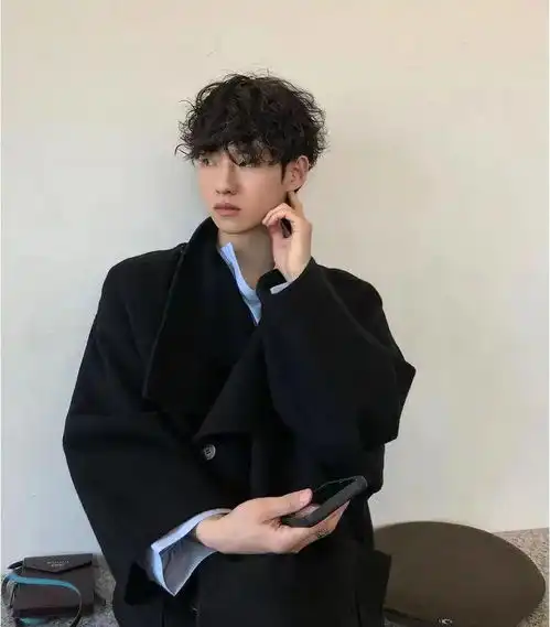 怪不得你那么好看原来是留了男生日系卷发