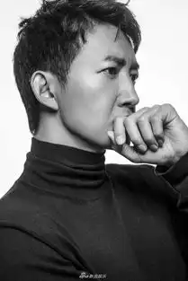 组图王阳曝黑白时尚大片禁欲系男友眼神撩人