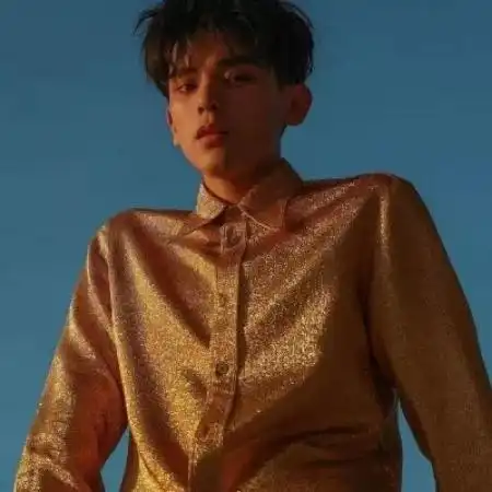 qq头像男生侧颜冷酷帅生活就是如此简单