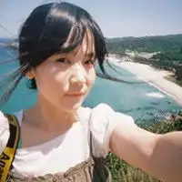 qq女生盘腿头像日系风格情感女生头像你若还要犯贱,我又能怎样