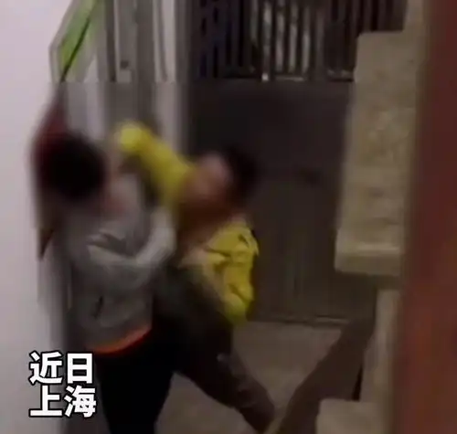 上海一男子投诉快递员,竟然遭对方上门报复,凌晨在家门口遭殴打